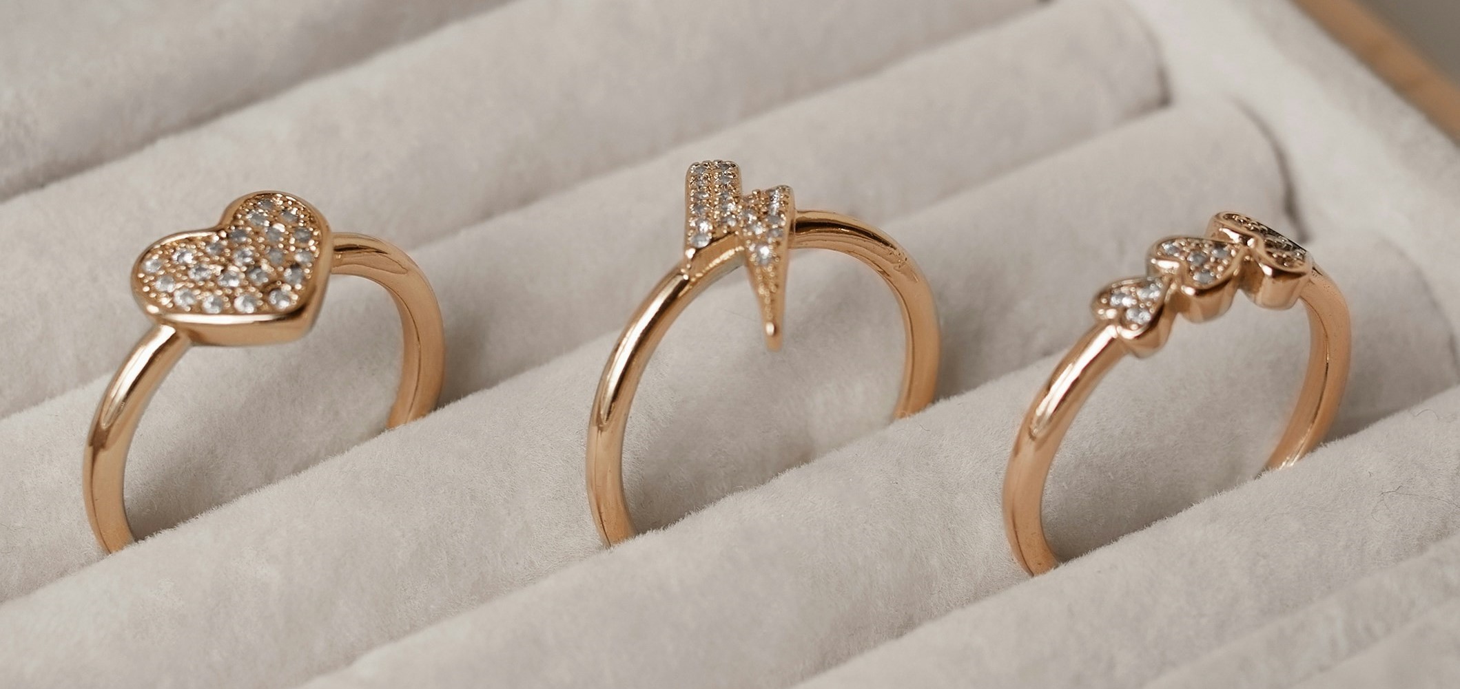 Gold rings with diamonds